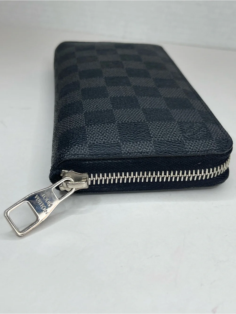 Louis Vuitton Damier Graphite canvas zippy wallet